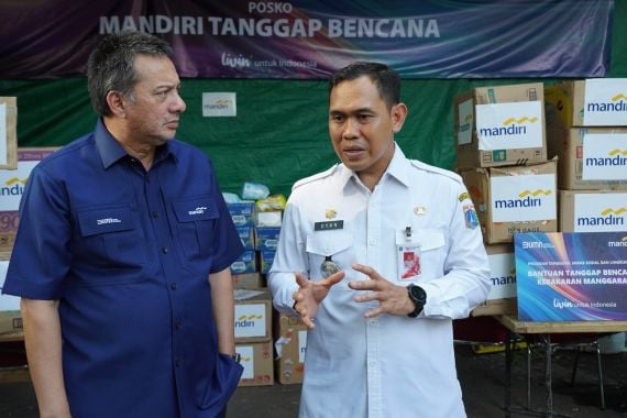 Sigap! Bank Mandiri Berikan Bantuan untuk Korban Kebakaran di Manggarai - JPNN.COM