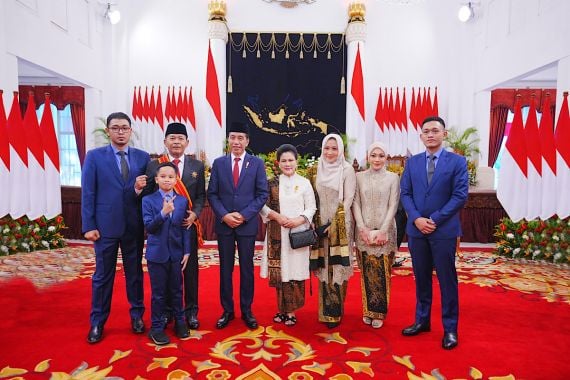 Presiden Jokowi Anugerahi Jenderal (Purn) Idham Azis Bintang Mahaputera Adipradana - JPNN.COM