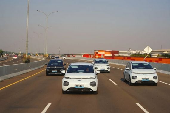 Menggeber Wuling Cloud EV dari Jakarta Hingga Langit Teduh - JPNN.COM