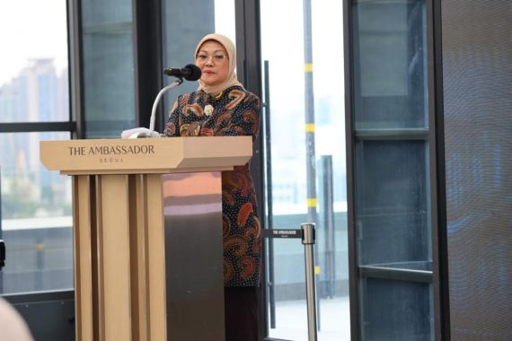 Menaker Ida Fauziyah Tekankan Pentingnya Digitalisasi Tata Kelola Penempatan PMI - JPNN.COM