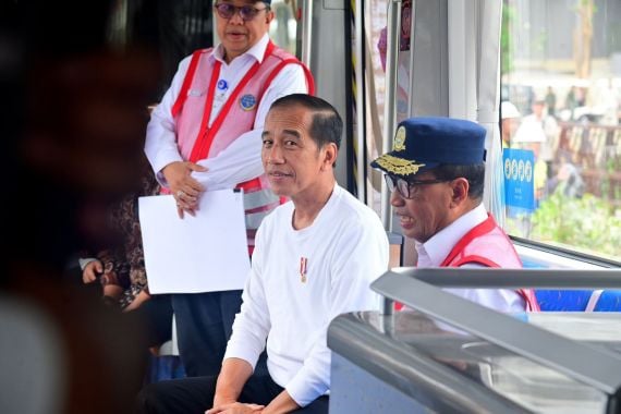 Jokowi Bandingkan Pembangunan Trem di IKN yang Lebih Murah Ketimbang MRT & LRT - JPNN.COM