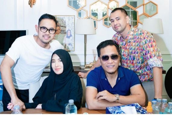 Momen Gus Miftah dan Raffi Ahmad Semangati Shandy Purnamasari - JPNN.COM