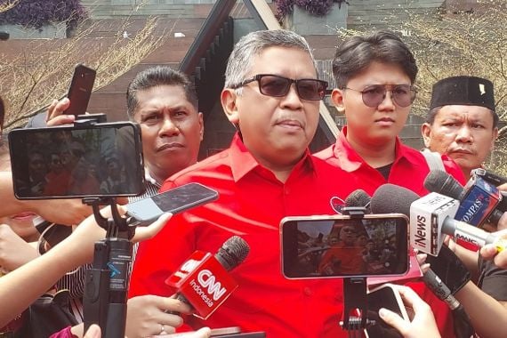 KTP Milik Kader PDIP Ikut Dicatut, Hasto Duga Ada yang Mau Buat Kandidat Boneka  - JPNN.COM