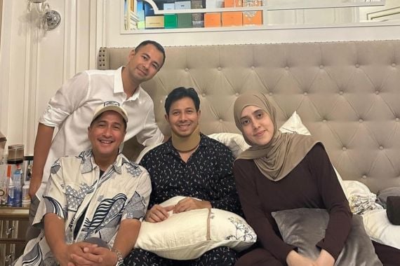 Datang Menjenguk, Raffi Ahmad Beri Semangat untuk Sonny Septian - JPNN.COM