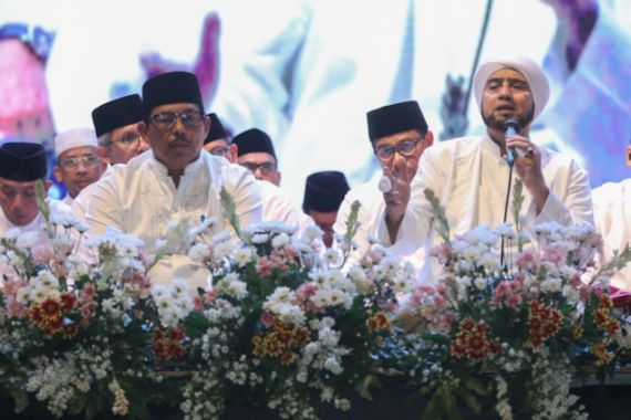 Jateng Berselawat Jadi Ajang Silaturahmi Antara Ulama, Pemerintah dan Masyarakat - JPNN.COM