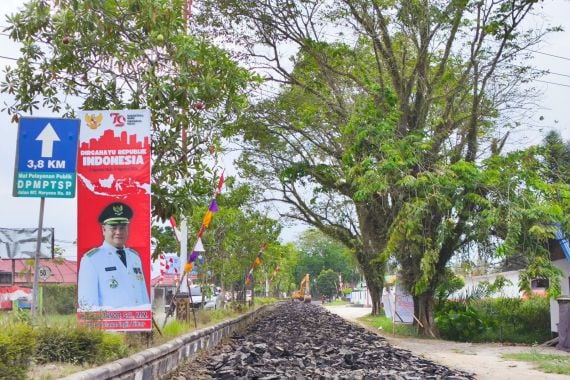 Perbaiki Jalan H.M. Arsyad, Bupati Halikinnor Ingin Warga Kotawaringin Timur Nyaman - JPNN.COM