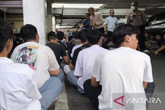 Polisi Menahan 159 Pelajar yang Hendak Demo Tolak RUU Pilkada - JPNN.COM