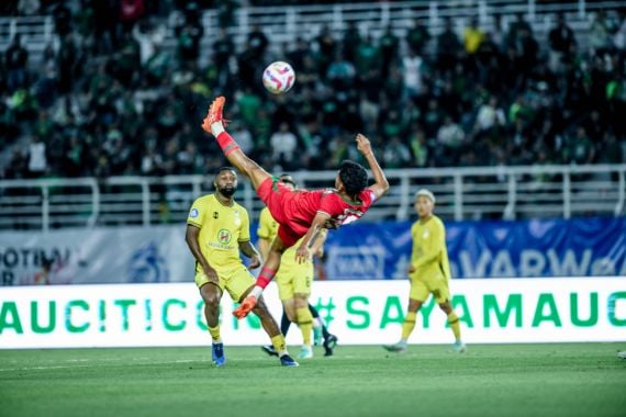 Persebaya Menang Comeback Melawan 10 Pemain Barito Putera - JPNN.COM