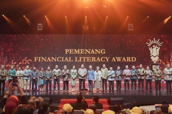 Pegadaian Raih Penghargaan Program Literasi Finansial Terbaik dari OJK - JPNN.COM