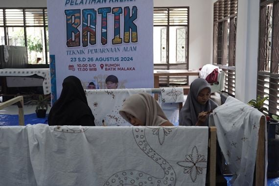 Pelatihan Kreasi AMANAH Lahirkan Berbagai Motif Batik Baru Khas Aceh - JPNN.COM