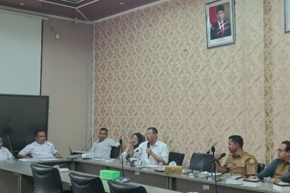 Mengadu ke DPRD, Ratusan Honorer Kota Serang Khawatir Tak Diangkat PPPK - JPNN.COM