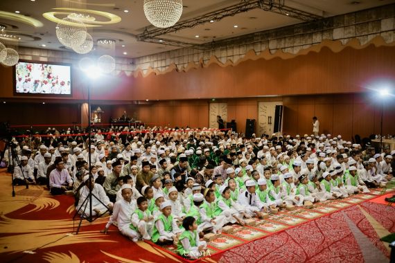 Berbagi dengan Seribu Anak Yatim, dr. Ayu: Senyum Mereka, Kebahagiaan untuk Saya - JPNN.COM