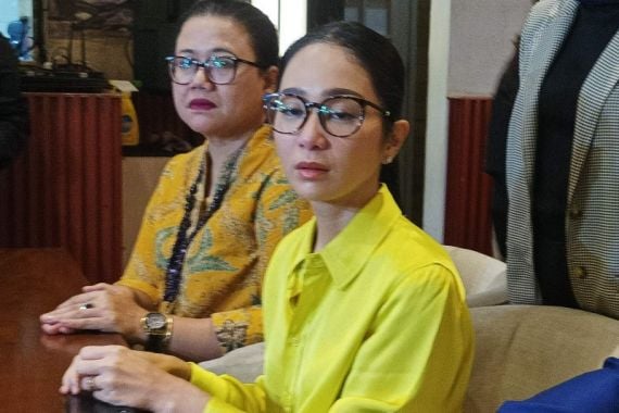 Bunga Zainal Tertipu Investasi Bodong Rp 15 Miliar, Begini Respons Suami - JPNN.COM