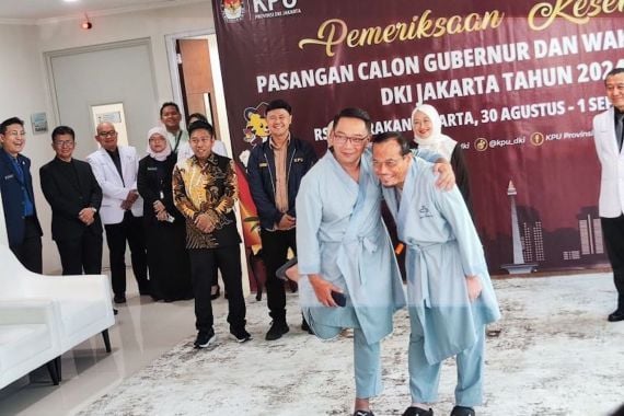 Ridwan Kamil-Suswono Jalani Tes Kesehatan di RSUD Tarakan, Lihat Gaya Mereka Berpose - JPNN.COM