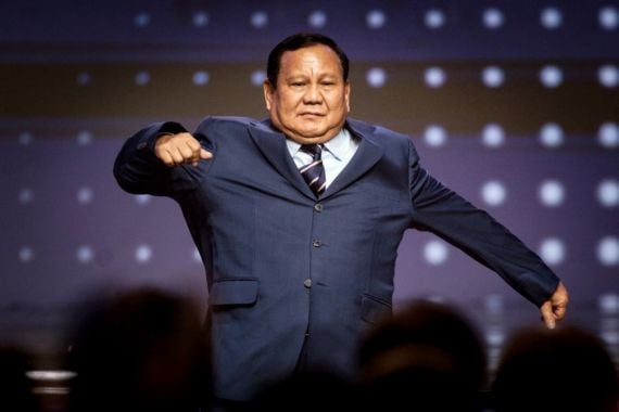 Prabowo Menyindir 2 Orang dengan Pantun, Semua Tertawa - JPNN.COM