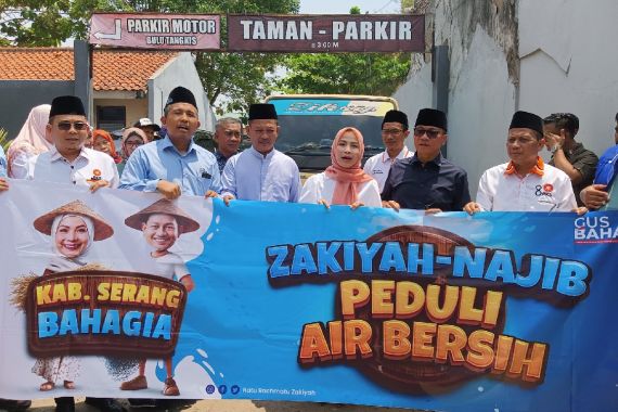 Ratu Zakiyah-Najib Salurkan Air Bersih Untuk Warga Kekeringan di Kabupaten Serang - JPNN.COM