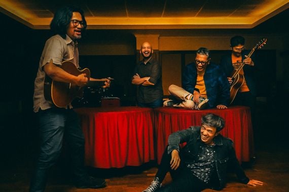 Zeke and The Popo Rilis Ulang Album Space In The Headlines - JPNN.COM