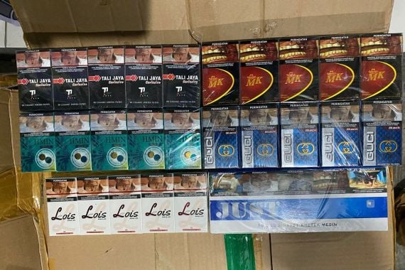 Bea Cukai Surakarta Gagalkan Pengiriman 570.400 Rokok Ilegal, 2 Orang jadi Tersangka - JPNN.COM