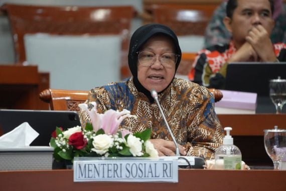 Ikut Andil Turunkan Angka Kemiskinan, Mensos Risma Diapresiasi Komisi VIII DPR - JPNN.COM