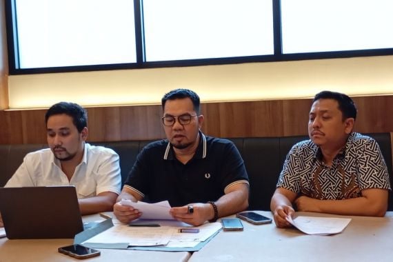 KPU Empat Lawang Kembalikan Berkas Paslon HBA dan Henny - JPNN.COM