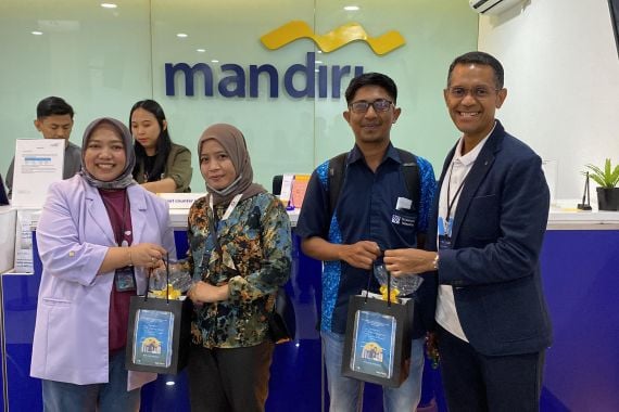 Peringati Harpelnas 2024, Bank Mandiri Bagikan Bingkisan ke Nasabah di Sulawesi - JPNN.COM