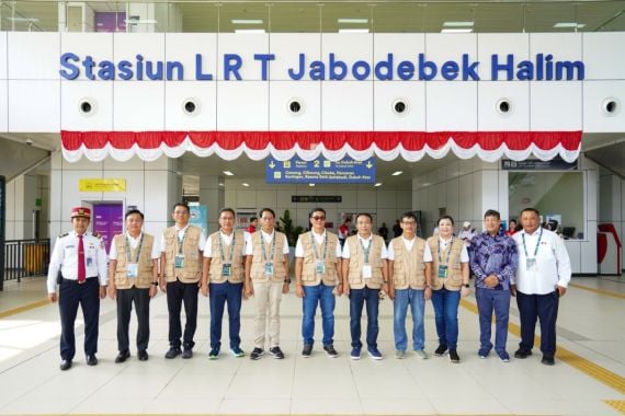 Para CEO Delegasi ARCEOs' Conference Nikmati Perjalanan Naik LRT Jabodebek - JPNN.COM