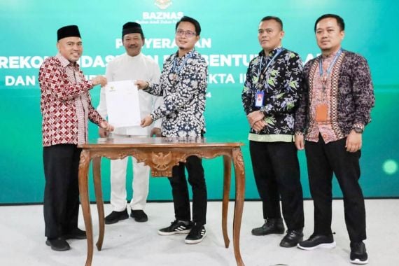 Perkuat Ekosistem Zakat, BAZNAS Serahkan Rekomendasi Izin Pembentukan 7 LAZ - JPNN.COM