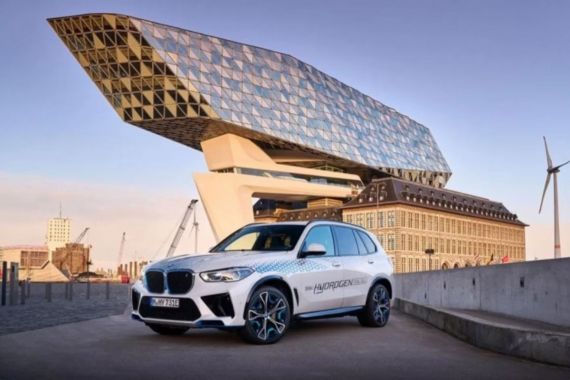 Siap-Siap, BMW Bakal Jual Mobil Hidrogen Pertamanya - JPNN.COM