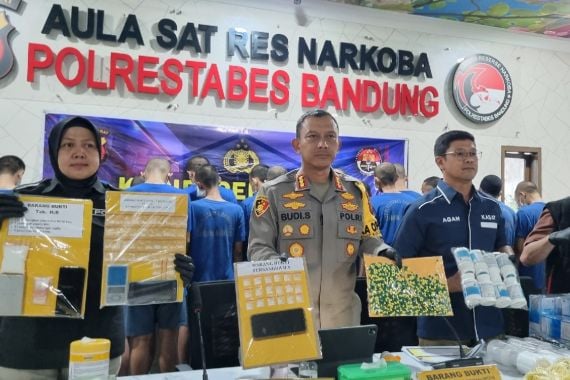 Dalam Sebulan Polisi Bongkar 33 Kasus Narkoba di Bandung - JPNN.COM