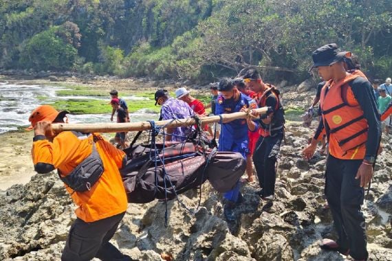 4 Hari Hilang, Nelayan yang Terseret Ombak di Pantai Goa Langit Sawarna Ditemukan Meninggal - JPNN.COM