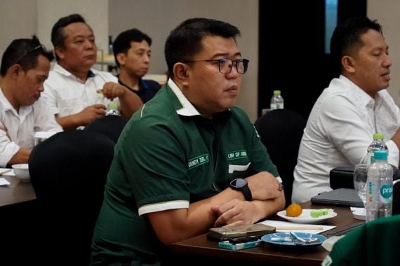 Gus Addin Difitnah Cium Tangan Paus Fransiskus, LBH GP Ansor Akan Ambil Langkah Hukum - JPNN.COM