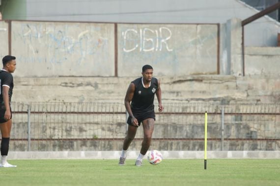 Cerita Striker Persib Bandung Memiliki Sahabat di PSKC Cimahi - JPNN.COM