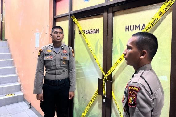 Giliran Ruang Humas DPRD Riau Digeledah Polisi Terkait Dugaan Korupsi SPPD Fiktif - JPNN.COM