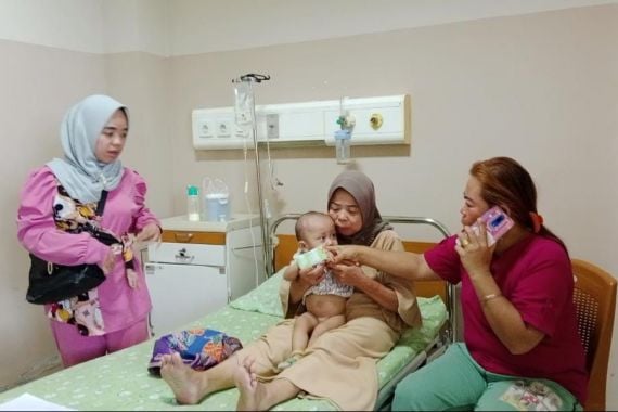 Bayi Berkelamin Ganda Lahir di Palembang, Butuh Bantuan - JPNN.COM