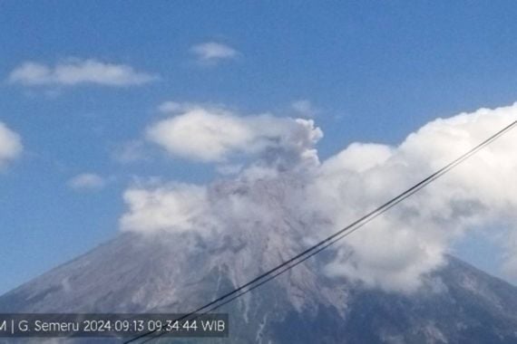 Masih Berstatus Waspada, Gunung Semeru Kembali Erupsi - JPNN.COM