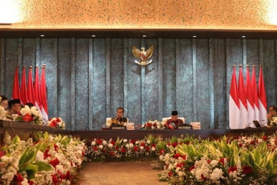 Presiden Jokowi Meminta Maaf kepada Seluruh Anggota Kabinet Indonesia Maju - JPNN.COM