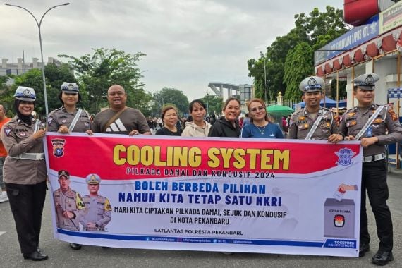 Satlantas Polresta Pekanbaru Ajak Warga di Area CFD Ciptakan Pilkada Damai - JPNN.COM