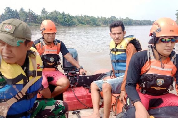 Balita Tenggelam di Sungai Musi saat Mandi dengan Neneknya, Begini Kejadiannya - JPNN.COM