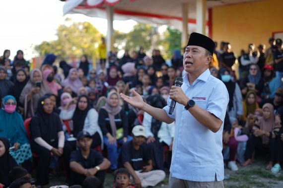 ASR Disambut Hangat di Pomalaa, Sampaikan Komitmen untuk Pendidikan & Kompetensi Guru - JPNN.COM