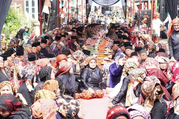 Ritual Sakral Ajun Arah Ditampilkan di Festival Lek Nagroi, Bentuk Pelestarian Tradisi - JPNN.COM