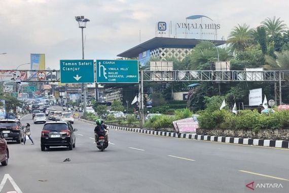 Jalan Menuju Kawasan Wisata Puncak Kembali Dibuka Setelah Ditutup Lebih dari 8 Jam - JPNN.COM