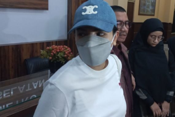 3 Berita Artis Terheboh: Nikita Mirzani Gerebek Apartemen, Anaknya Berang - JPNN.COM