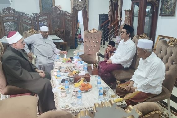 Apresiasi Sistem Pendidikan PP Amanatul Ummah, Rektor Al-Azhar Mesir Tawarkan Kerja Sama  - JPNN.COM