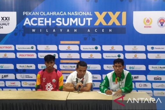 Final Sepak Bola PON XXI Jatim vs Jabar, Pelatih Aceh Minta Maaf, Fakhri Husaini Sedih - JPNN.COM