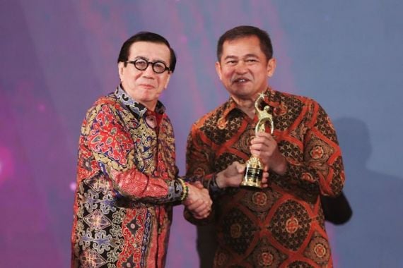 KSAD Jenderal TNI Maruli Simanjuntak Meraih Nawacita Award 2024 - JPNN.COM