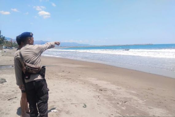 Tim SAR Gabungan Melanjutkan Pencarian Pelajar Tenggelam di Pantai Cipatuguran - JPNN.COM