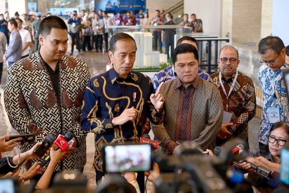 Kisruh Pergantian Ketum Kadin, Jokowi: Selesaikan Secara Baik-Baik di Internal - JPNN.COM