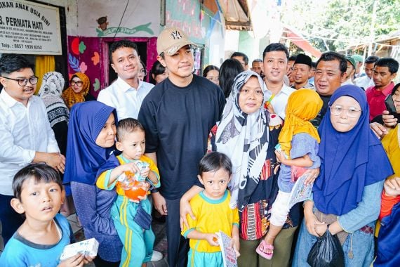 Kaesang & Faldo Blusukan di Tangerang, Warga Berebutan Minta Foto Bareng - JPNN.COM