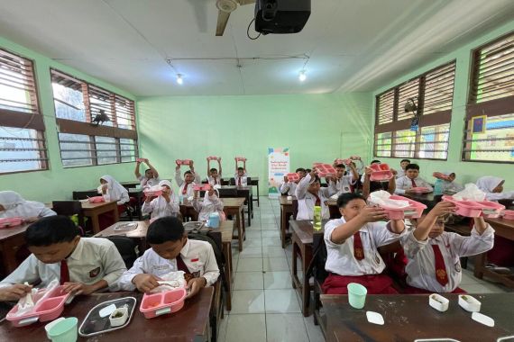 Kitabisa & Laznas Salam Setara Berikan Sarapan Sehat Kepada Siswa SD di Jabodetabek - JPNN.COM