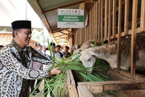 Balai Ternak dan Rumah Kompos Bantu Tingkatkan Ekonomi Warga Desa - JPNN.COM